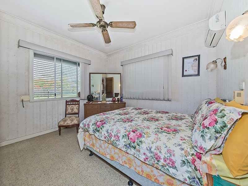 18 Montfort St, Cannon Hill QLD 4170