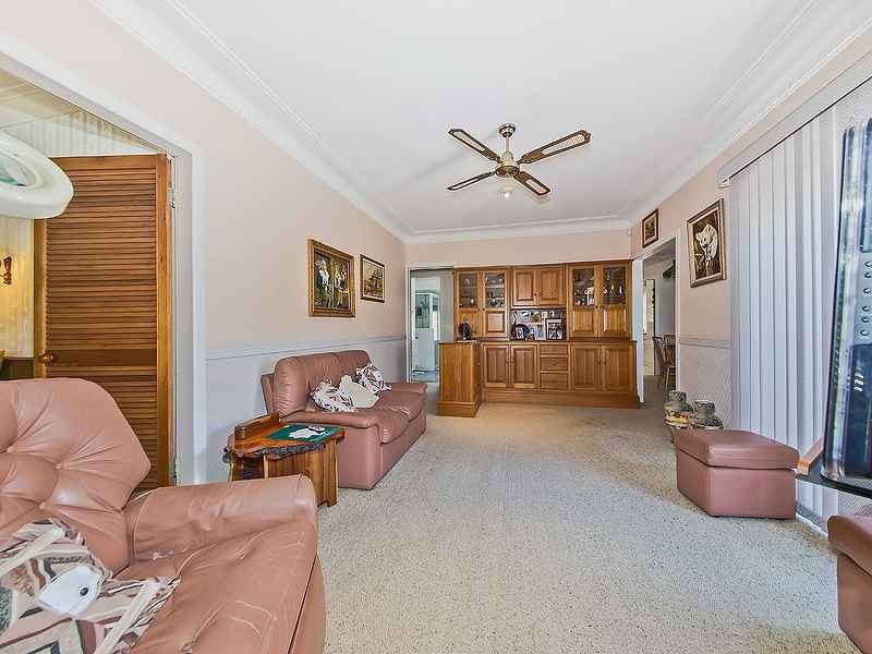 18 Montfort St, Cannon Hill QLD 4170
