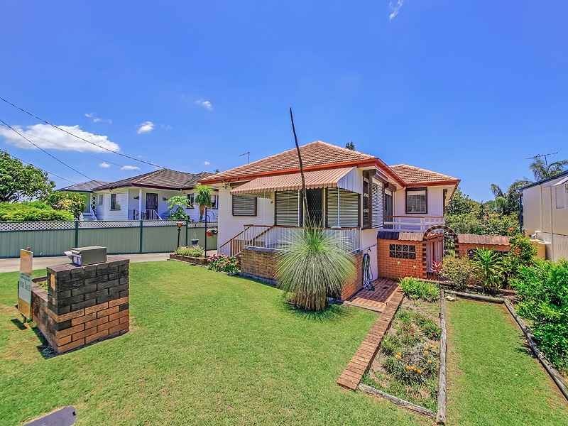 18 Montfort St, Cannon Hill QLD 4170
