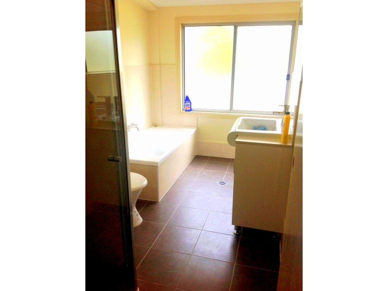 318 Greencamp Road, Wakerley QLD 4154