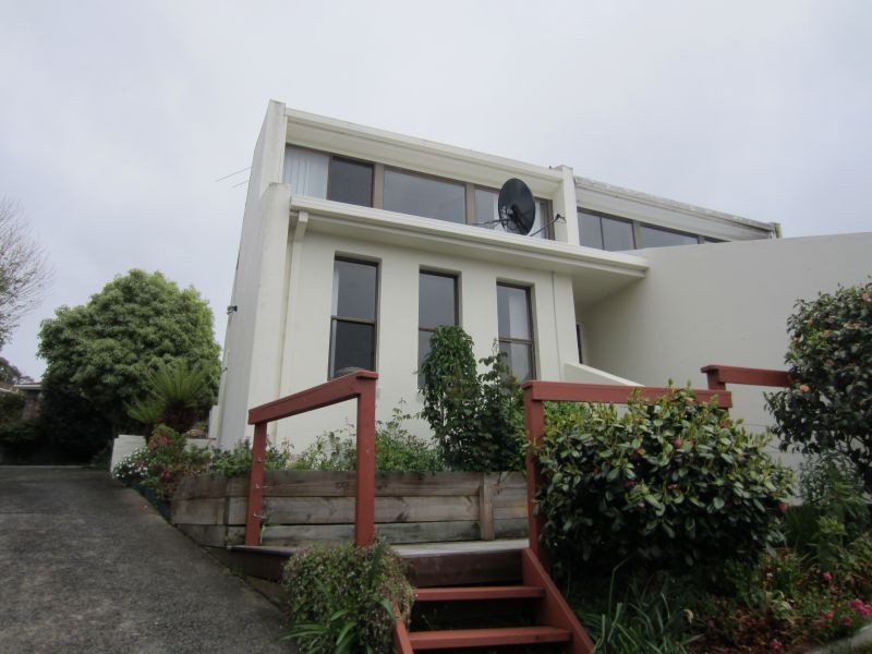 2/47 Calder Crescent, Blackmans Bay TAS 7052