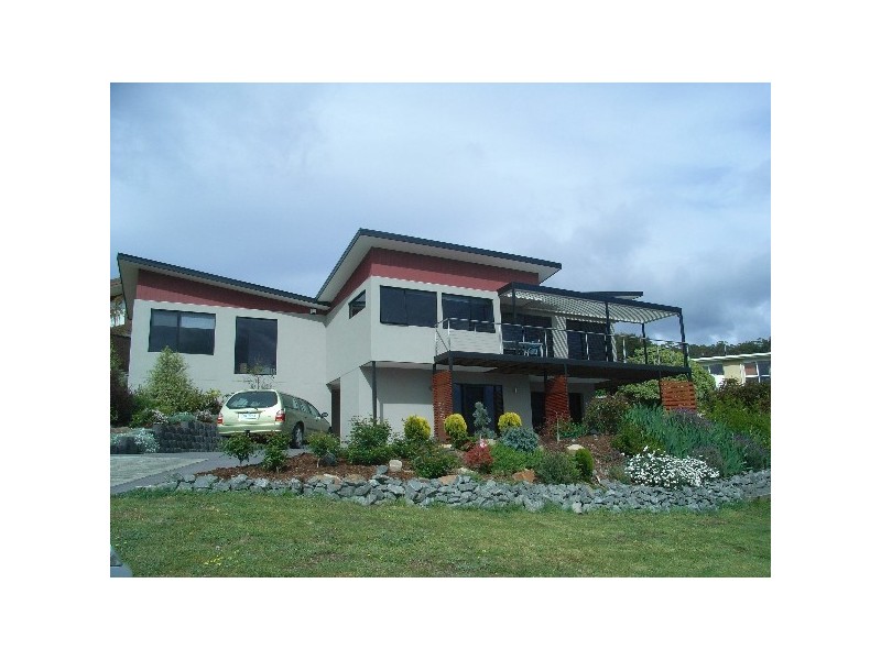 6 Reef Parade, Blackmans Bay TAS 7052