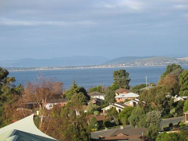 49 CALDER CRES, Blackmans Bay TAS 7052