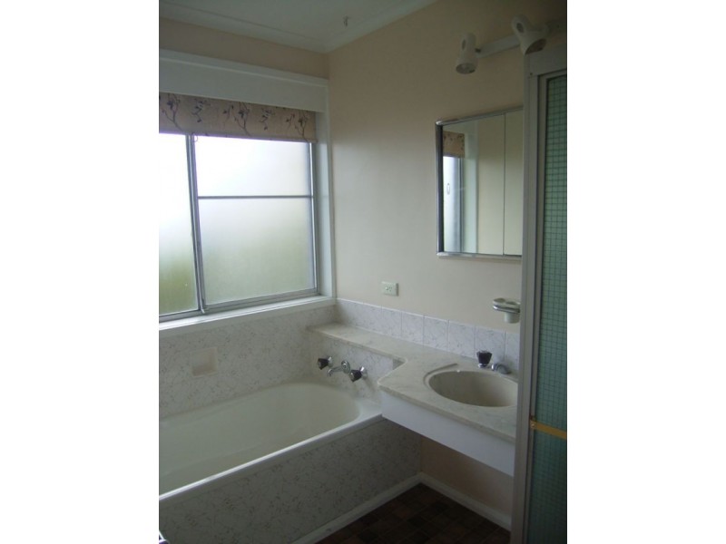 9 WOMBARA AVE, Kingston TAS 7050