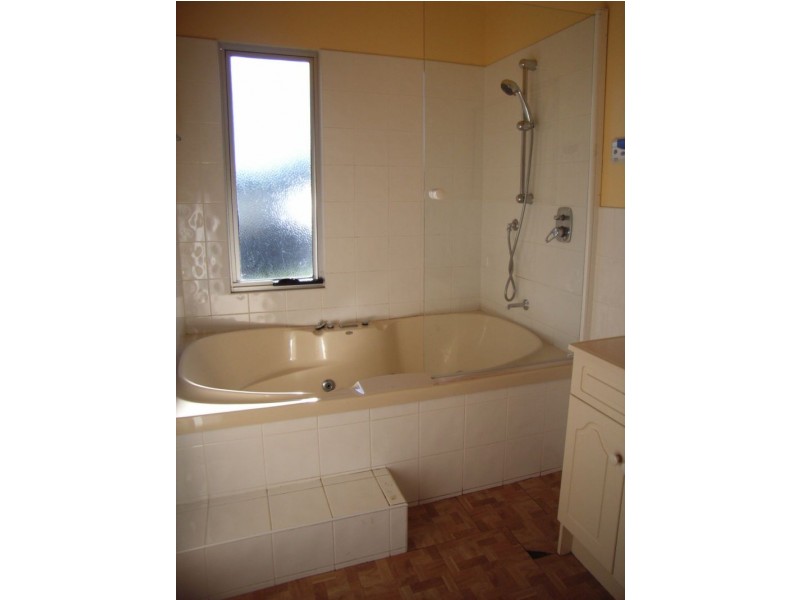 116 Bass Street, Warrane TAS 7018