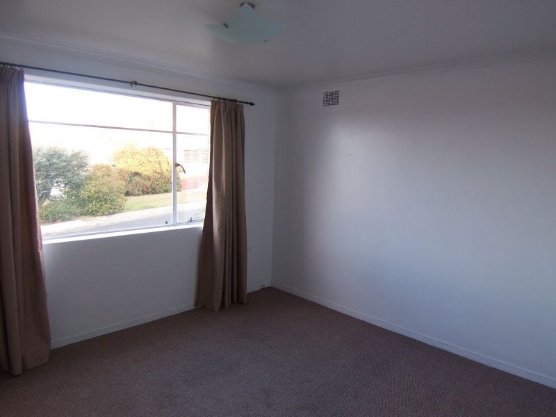 2/15 McCANN CRES, Lenah Valley TAS 7008