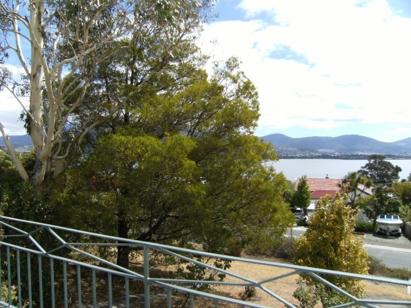 42 Kaoota Road, Rose Bay TAS 7015