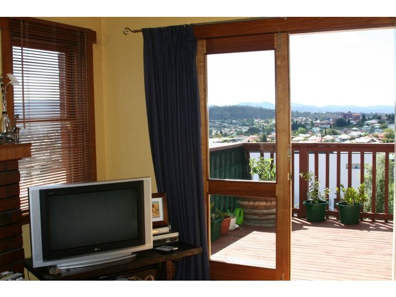 18 Pottery Road, Lenah Valley TAS 7008
