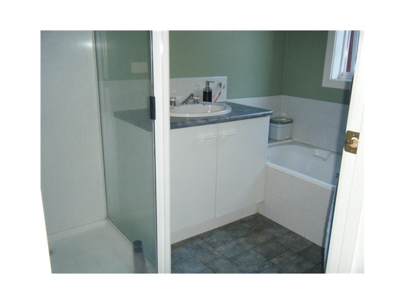 2/9 HAMPTON COURT, Blackmans Bay TAS 7052