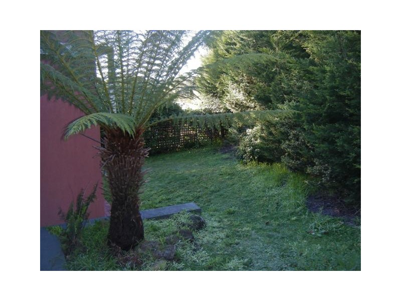 2/9 HAMPTON COURT, Blackmans Bay TAS 7052