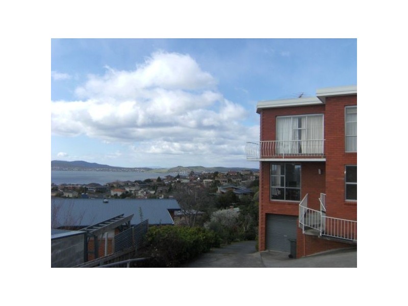 2/301 Churchill Avenue, Sandy Bay TAS 7005