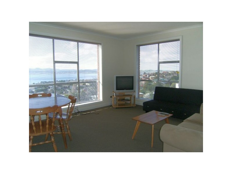 2/301 Churchill Avenue, Sandy Bay TAS 7005