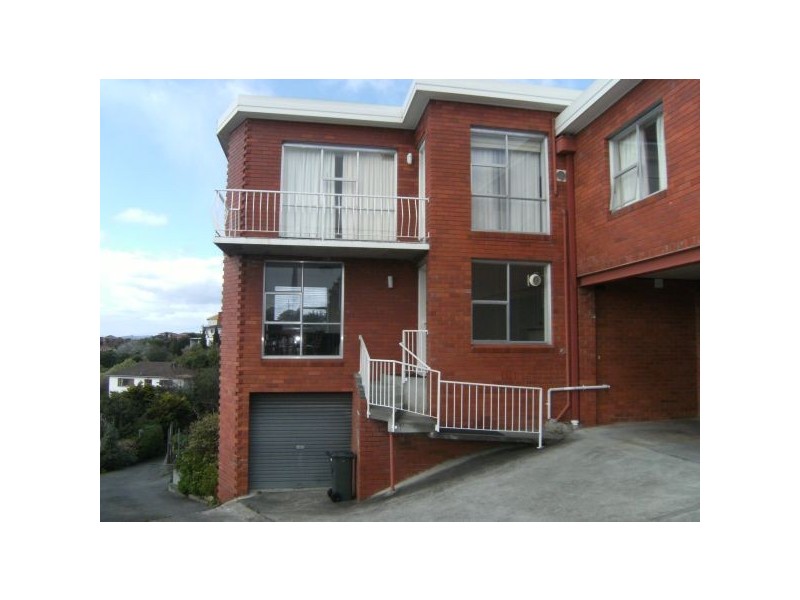 2/301 Churchill Avenue, Sandy Bay TAS 7005