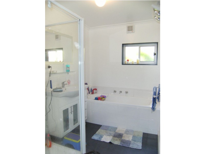 233 Roslyn Avenue, Blackmans Bay TAS 7052