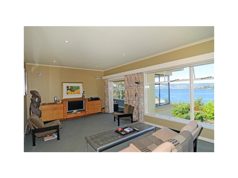 152 DERWENT AVE, Lindisfarne TAS 7015