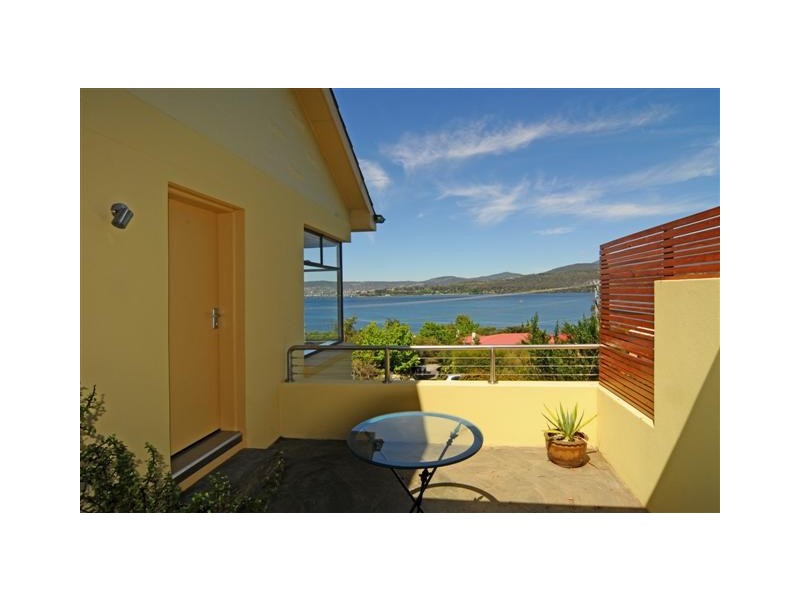 152 DERWENT AVE, Lindisfarne TAS 7015