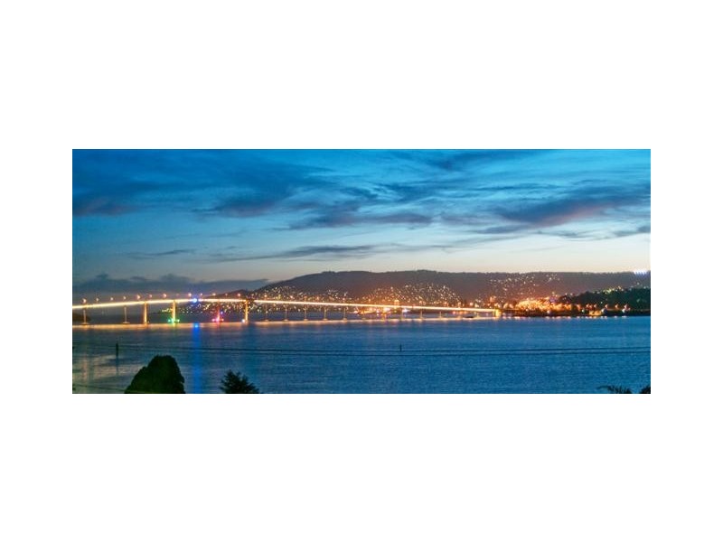 152 DERWENT AVE, Lindisfarne TAS 7015