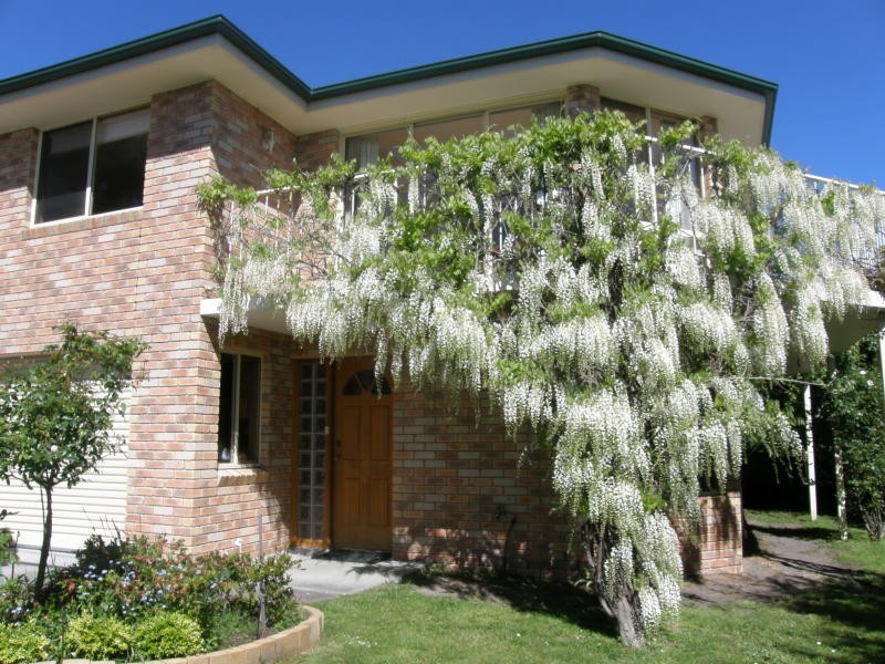 10 Seacrest Avenue, Blackmans Bay TAS 7052