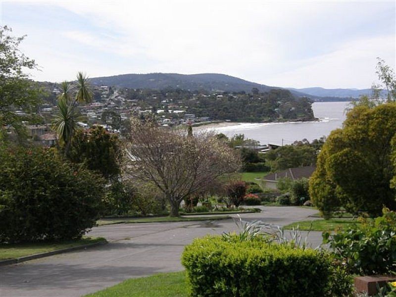 10 Seacrest Avenue, Blackmans Bay TAS 7052