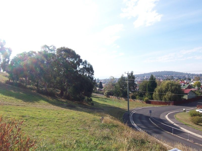 9 Gregson Avenue, New Town TAS 7008