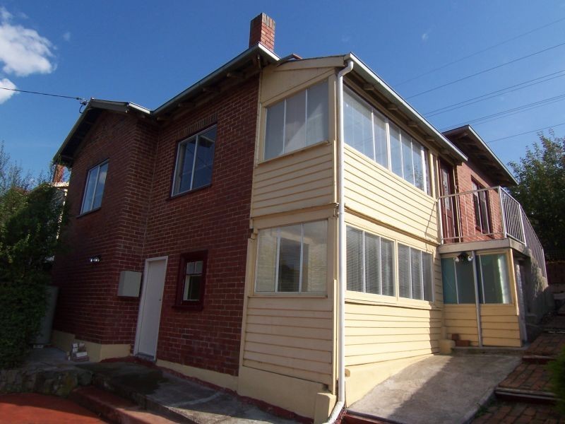 9 Gregson Avenue, New Town TAS 7008