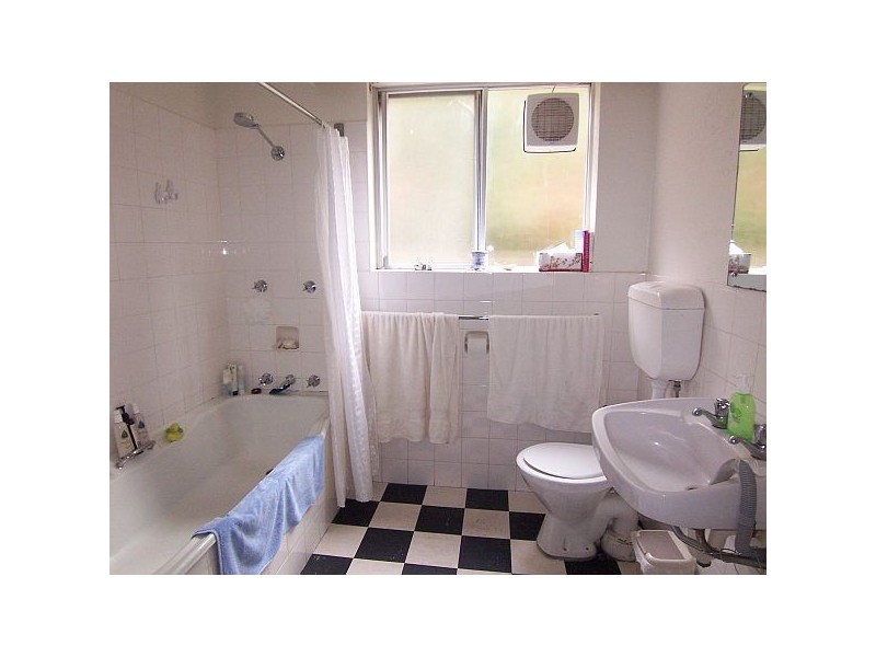 2/50 Marieville Esplanade, Sandy Bay TAS 7005