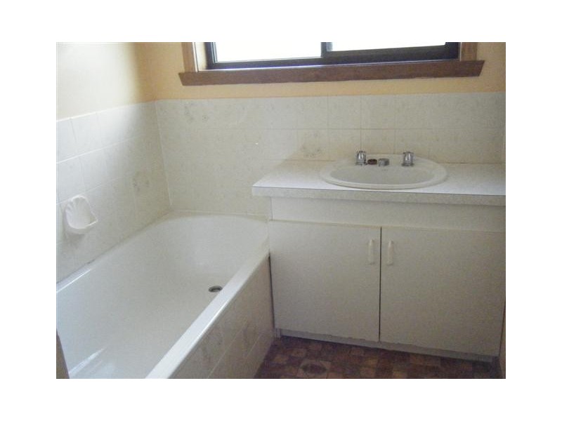 3/42 TOPHAM ST, Rose Bay TAS 7015