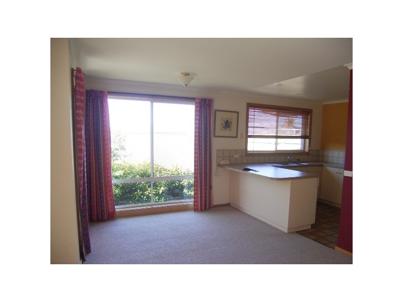 2/96A GIBLIN STREET, Lenah Valley TAS 7008