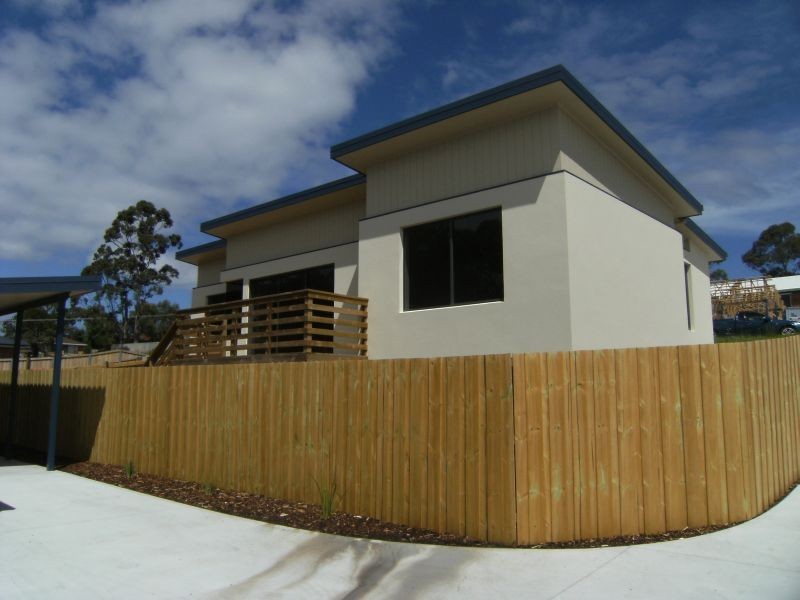 1/8-10 Lomandra Drive, Blackmans Bay TAS 7052