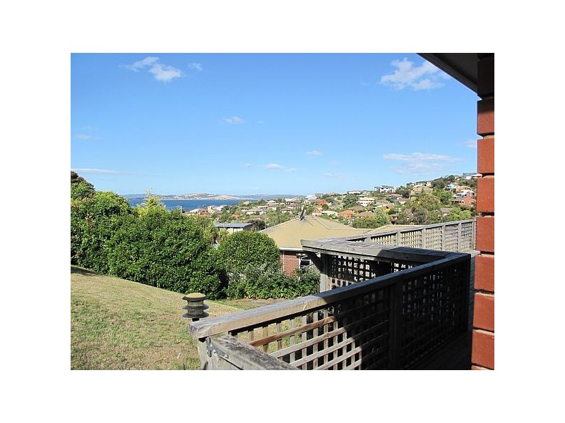 4 Coral Place, Blackmans Bay TAS 7052