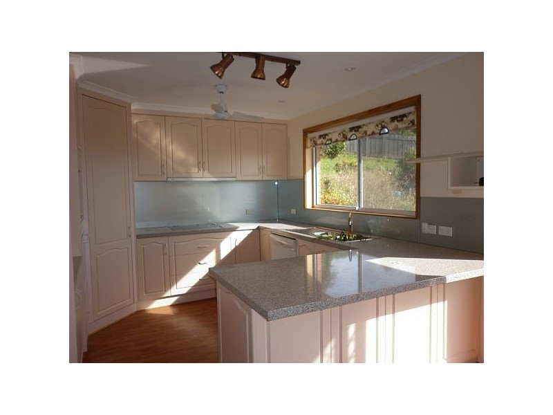 4 Coral Place, Blackmans Bay TAS 7052