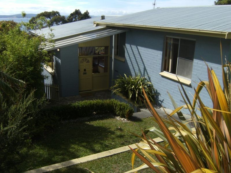 27  Delta Avenue, Taroona TAS 7053