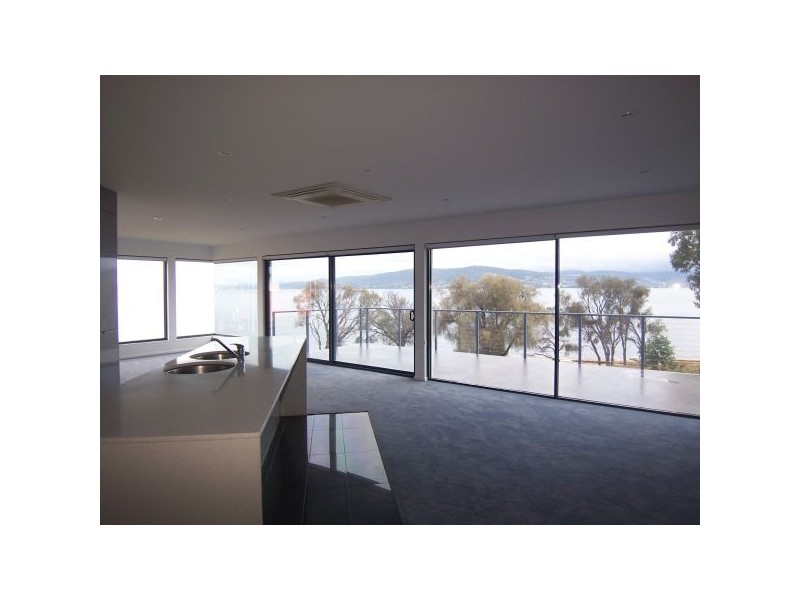 2/167a Tranmere Road, Tranmere TAS 7018