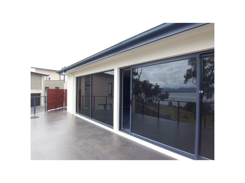 2/167a Tranmere Road, Tranmere TAS 7018