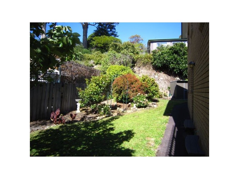 2/2 Ewing Avenue, Kingston Beach TAS 7050