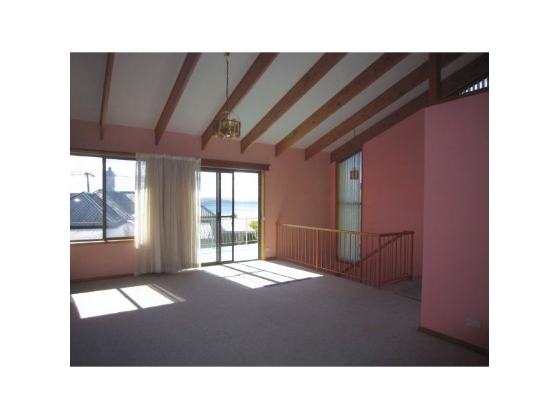 2/2 Ewing Avenue, Kingston Beach TAS 7050