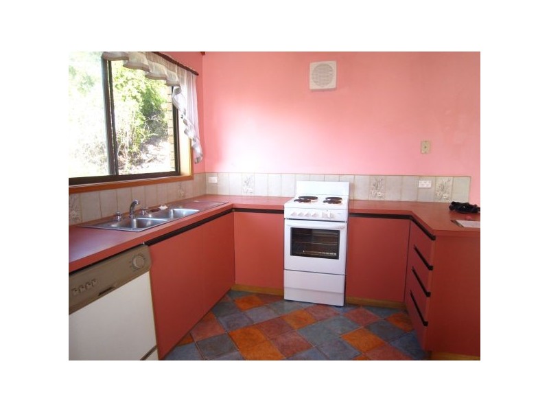 2/2 Ewing Avenue, Kingston Beach TAS 7050