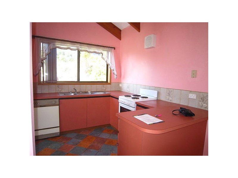 2/2 Ewing Avenue, Kingston Beach TAS 7050