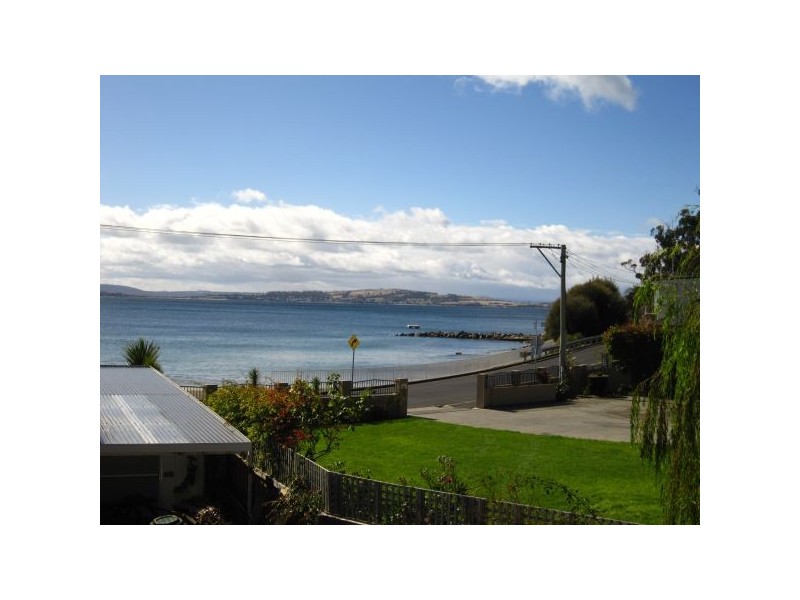 2/2 Ewing Avenue, Kingston Beach TAS 7050
