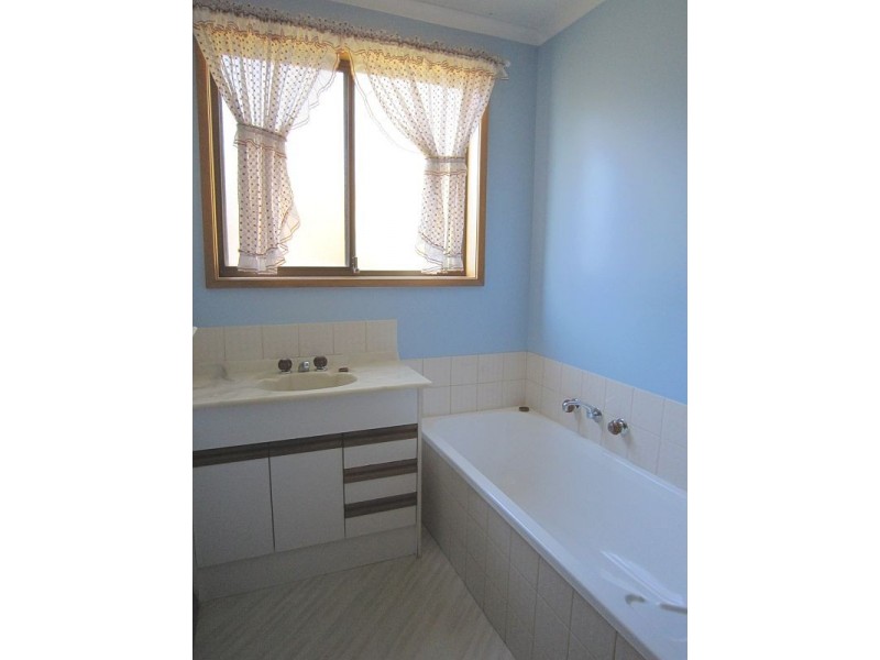 2/2 Ewing Avenue, Kingston Beach TAS 7050