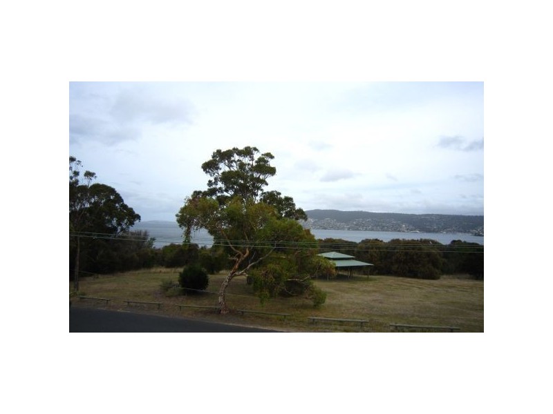 63 Rosny Esplanade, Rosny TAS 7018