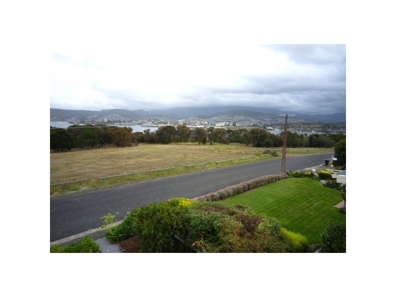 63 Rosny Esplanade, Rosny TAS 7018