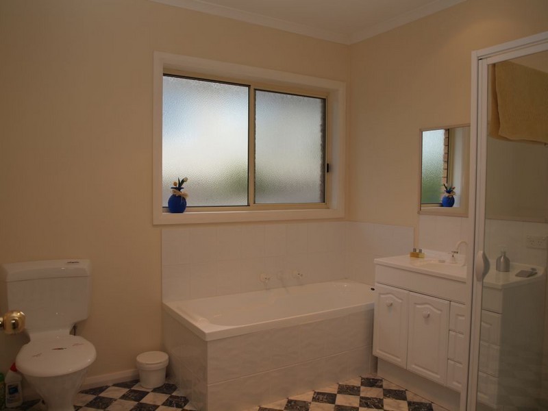 2/4 Home Avenue, Blackmans Bay TAS 7052