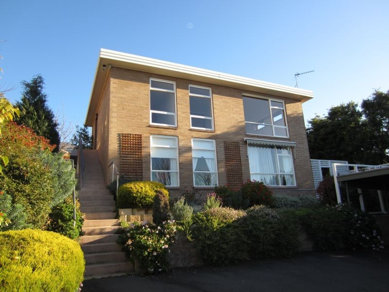 2/25c Red Chapel Avenue, Sandy Bay TAS 7005