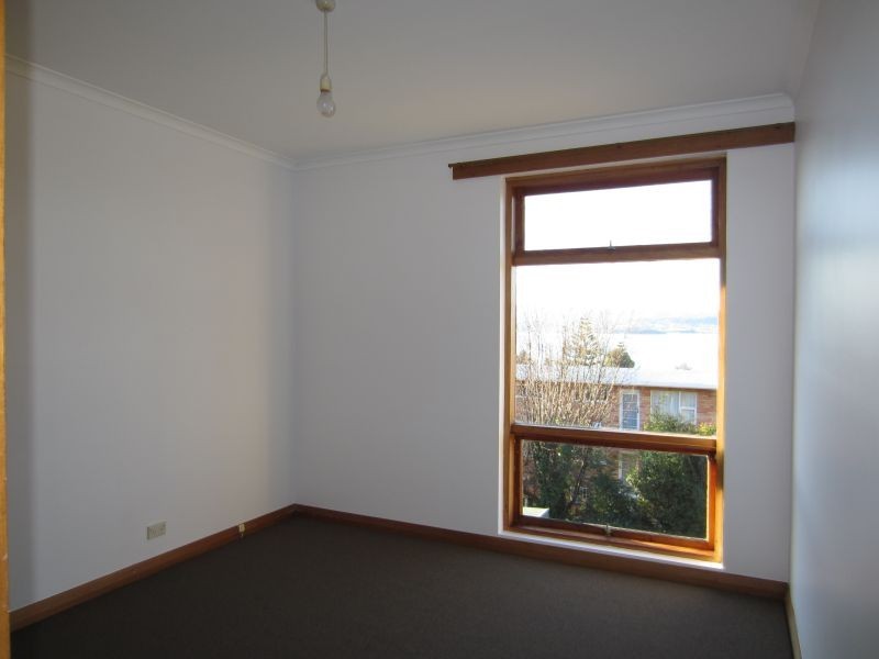 2/25c Red Chapel Avenue, Sandy Bay TAS 7005