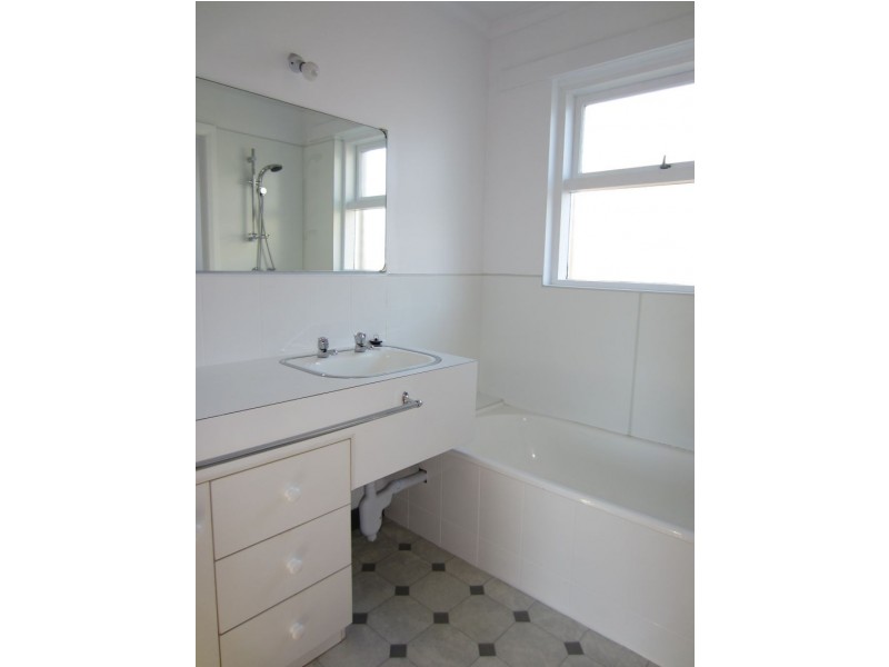 2/25c Red Chapel Avenue, Sandy Bay TAS 7005