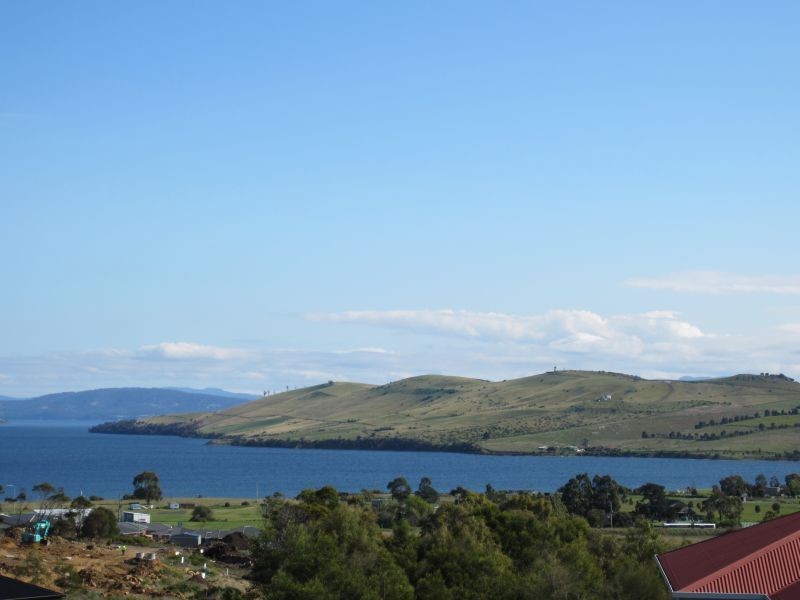 1/102  Oakdowns Parade, Oakdowns TAS 7019