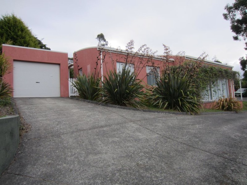 1/9 Hampton Court, Blackmans Bay TAS 7052