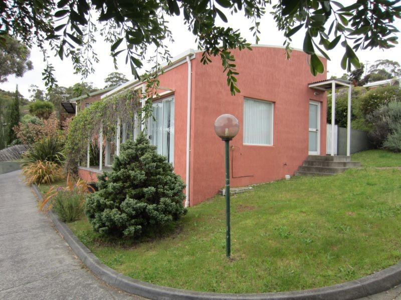 1/9 Hampton Court, Blackmans Bay TAS 7052