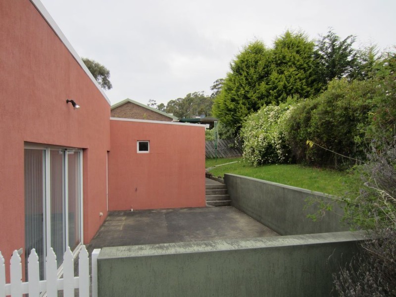 1/9 Hampton Court, Blackmans Bay TAS 7052